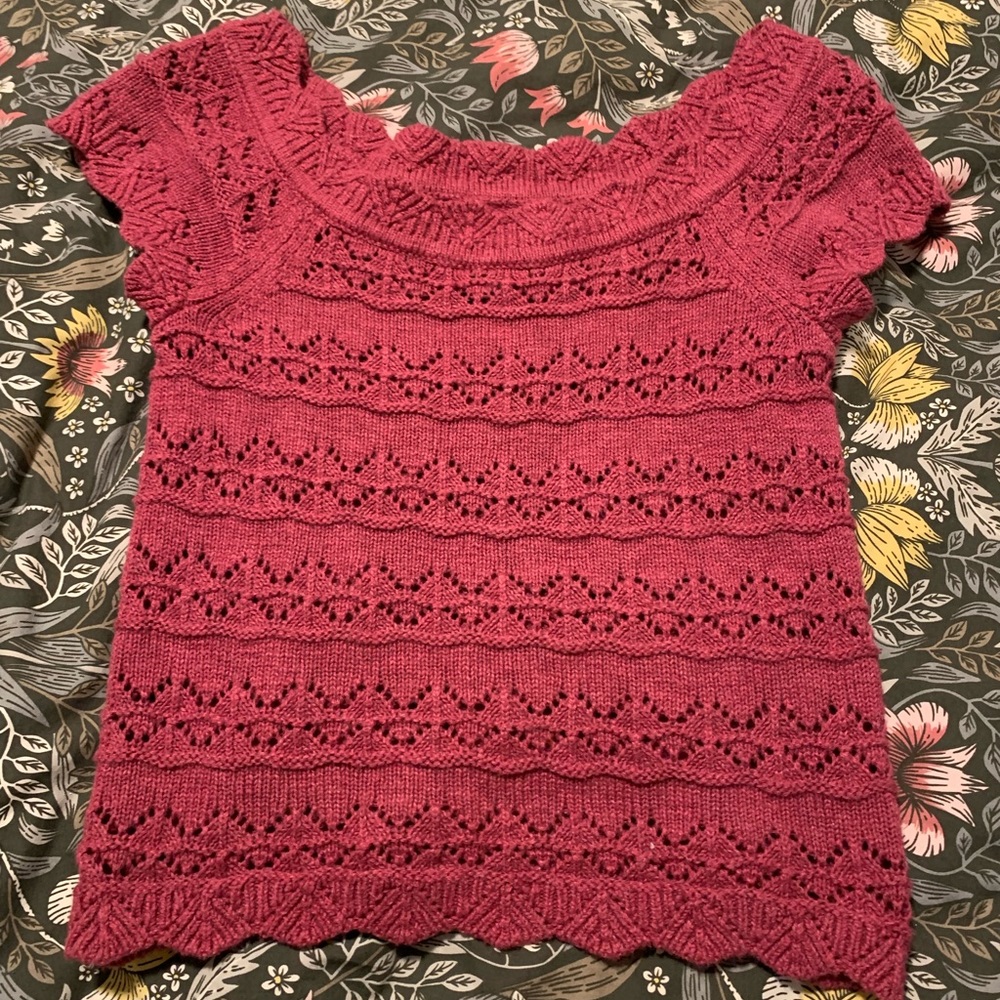 Dark pink-red crochet Abercrombie & Fitch top XS
